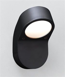 Compact low-level wall light with hockey stick design