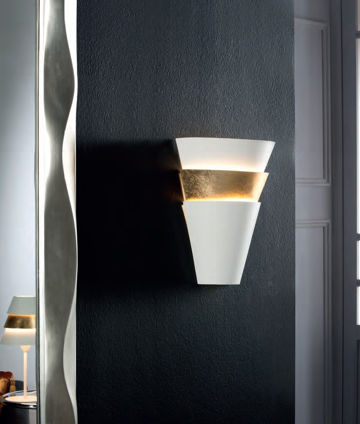 Lacquered Metal Wall Light - LED