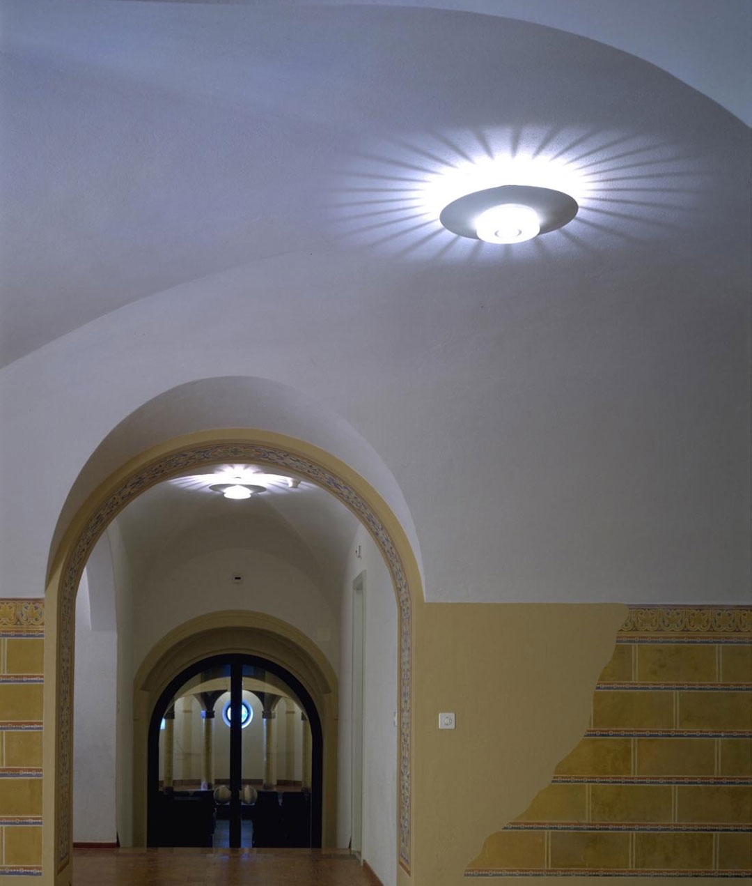 Surichinmoi afskaffe flaske Flos Moni Surface Light for Wall or Ceiling
