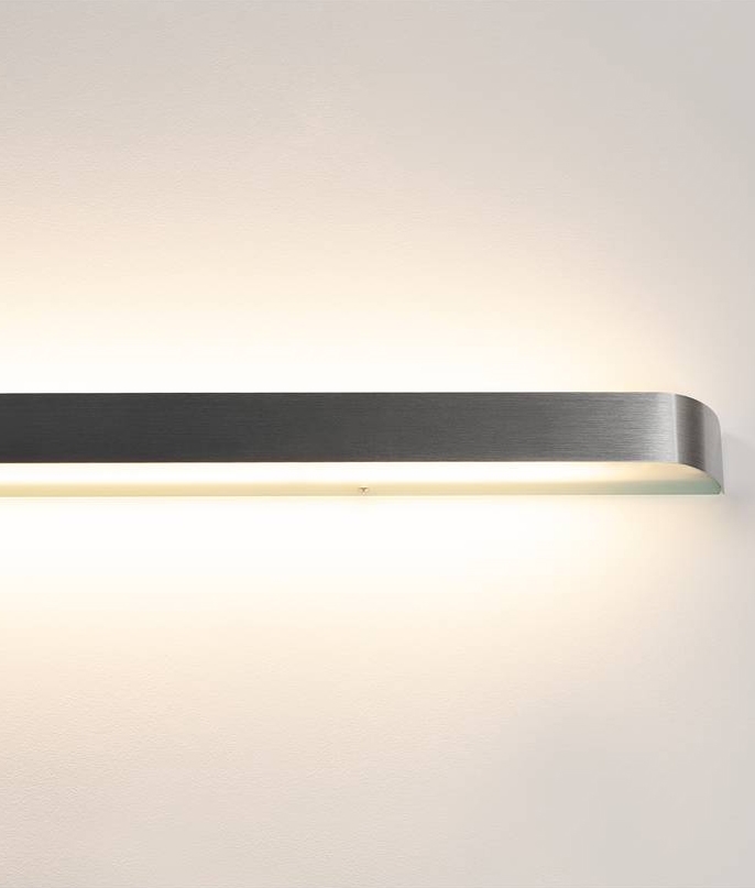 Horizontal wall clearance light