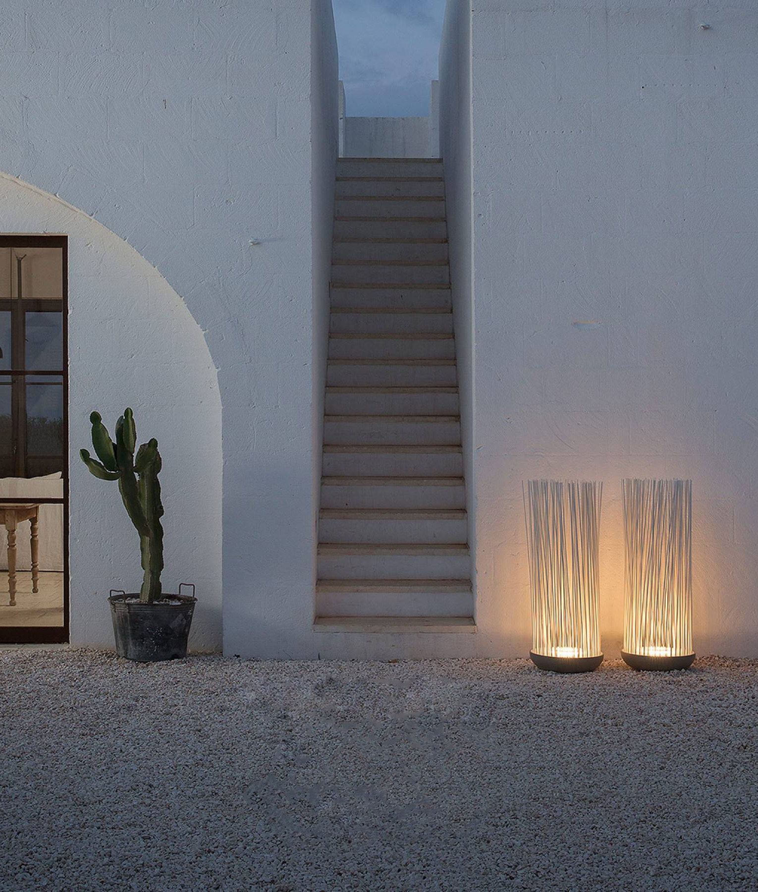 LED White Exterior Floor Light with Malleable Strands LED White Exterior Floor Light with Malleable Strands