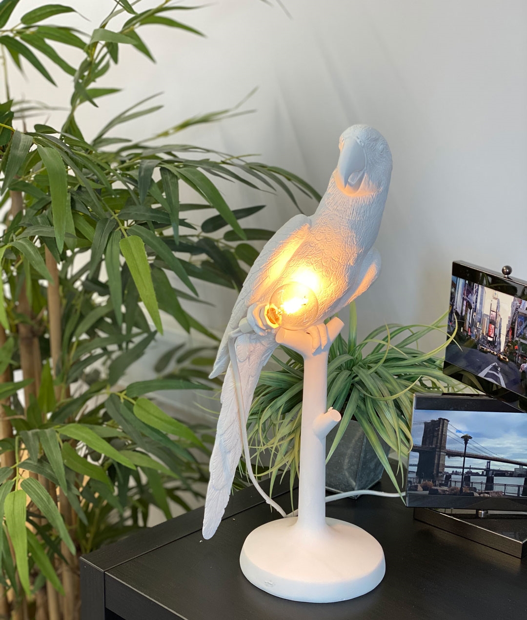 White Parrot Table Lamp In Resin Inc, Parrot Table Lamp Uk