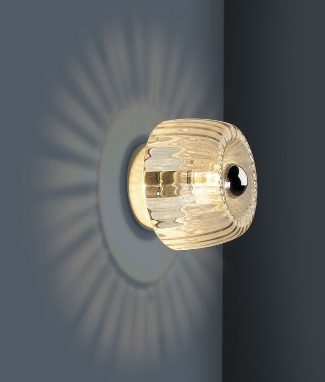 Transpa Glass And Chrome Wall Light Produces Interesting Light Pattern