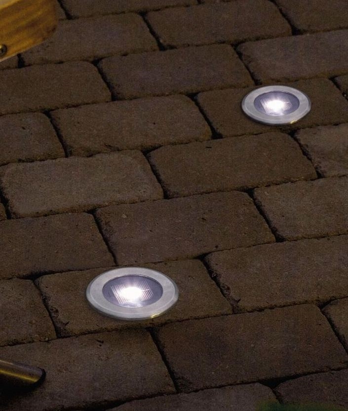 Solar powered store decking lights