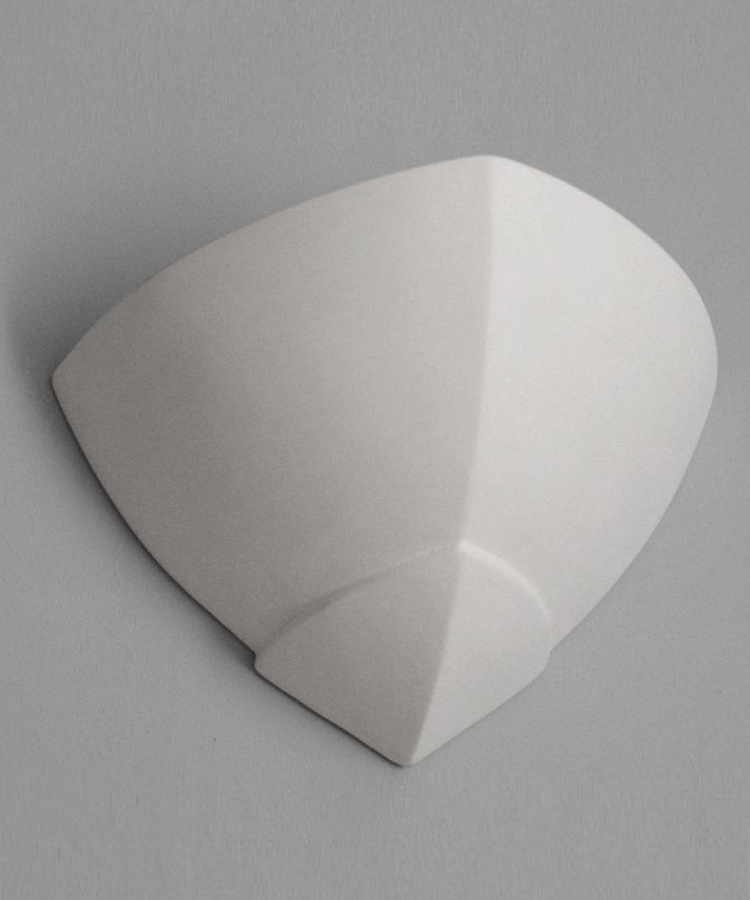 Wall and corner uplight in a pointed corbel design