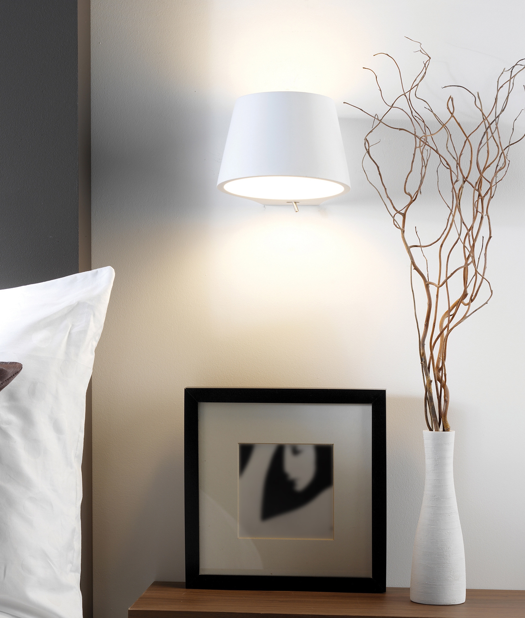 Switched Plaster Bedside Light