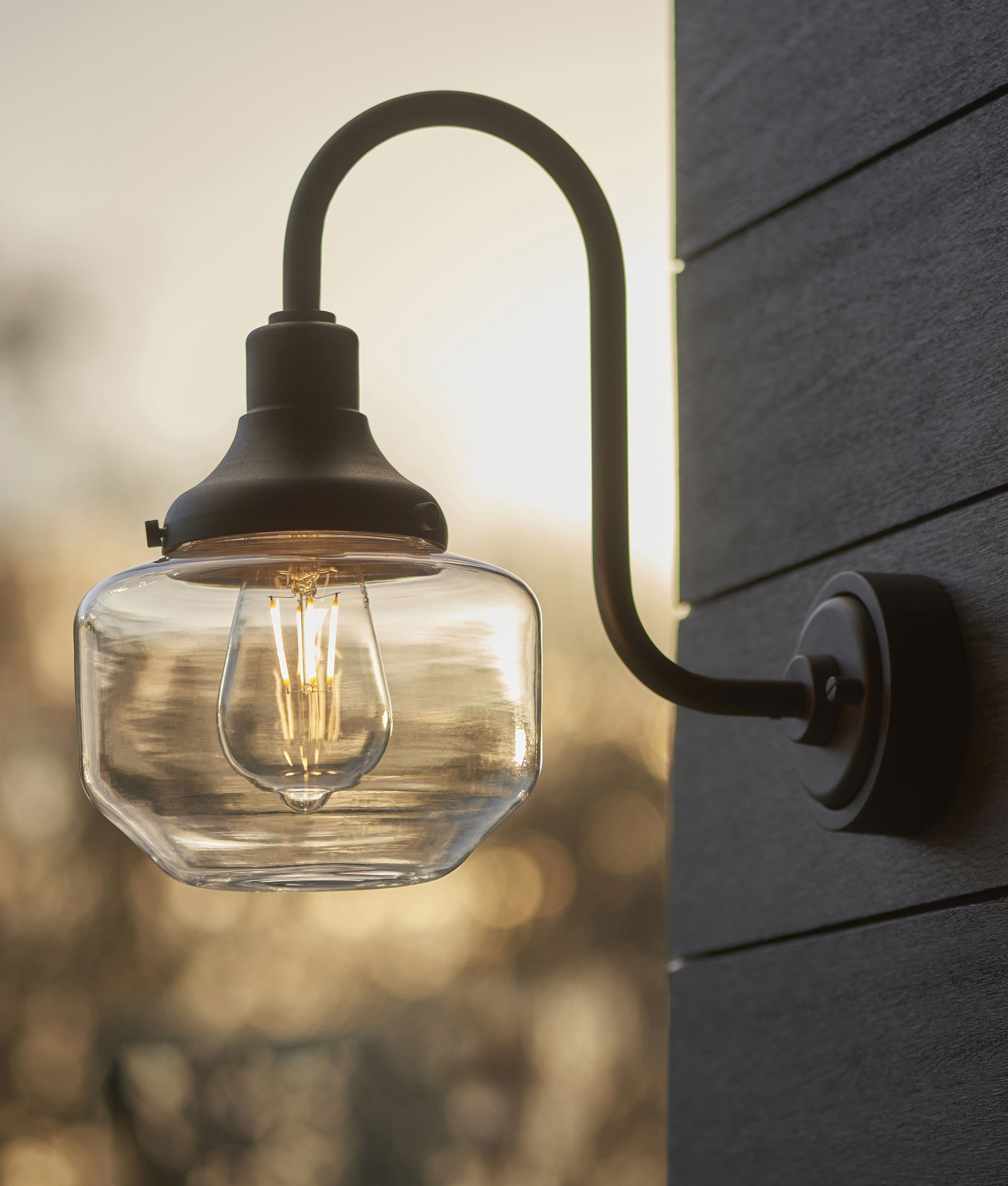 Classic IP44 Outdoor Curved Arm Barn Wall Light Black or Pewter