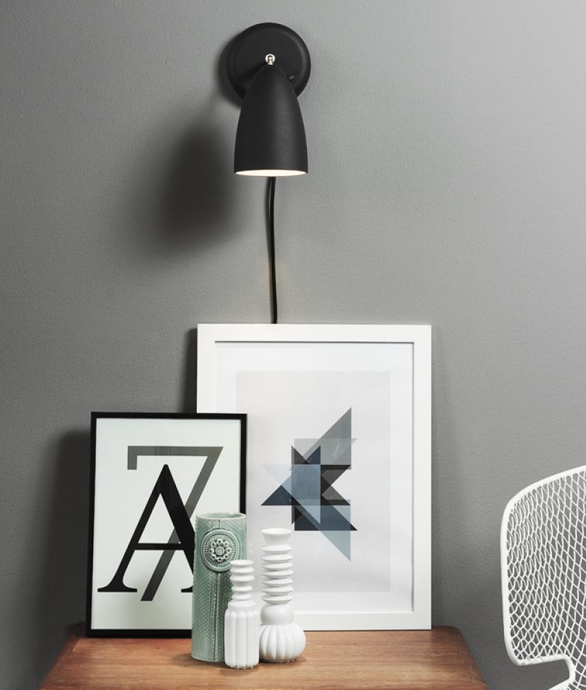 Metal Wall Light with Trailing Lead