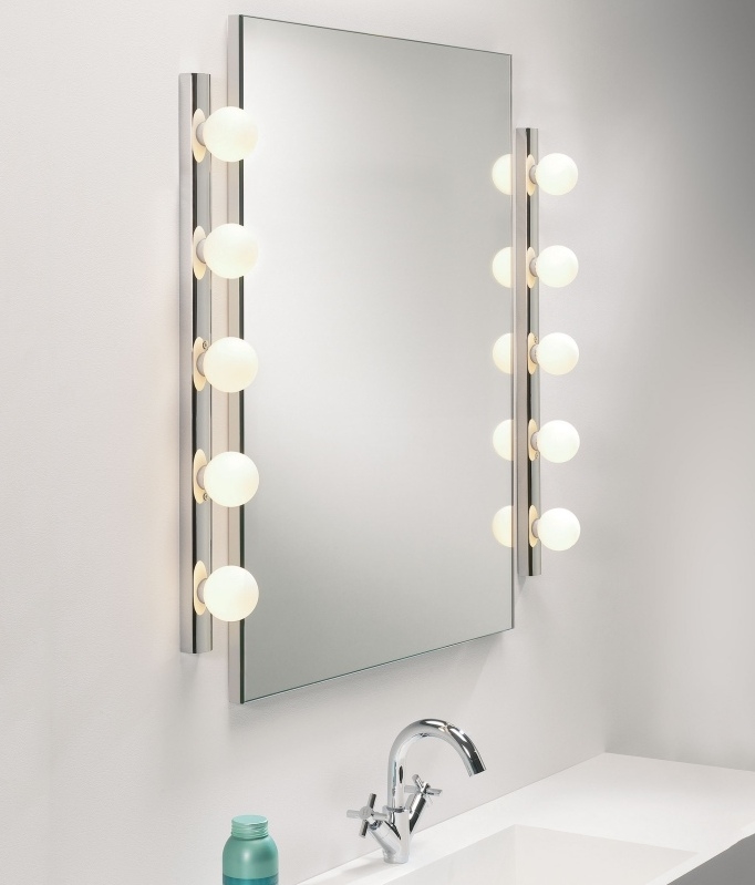 Mirror with spotlights Mirror with spotlights