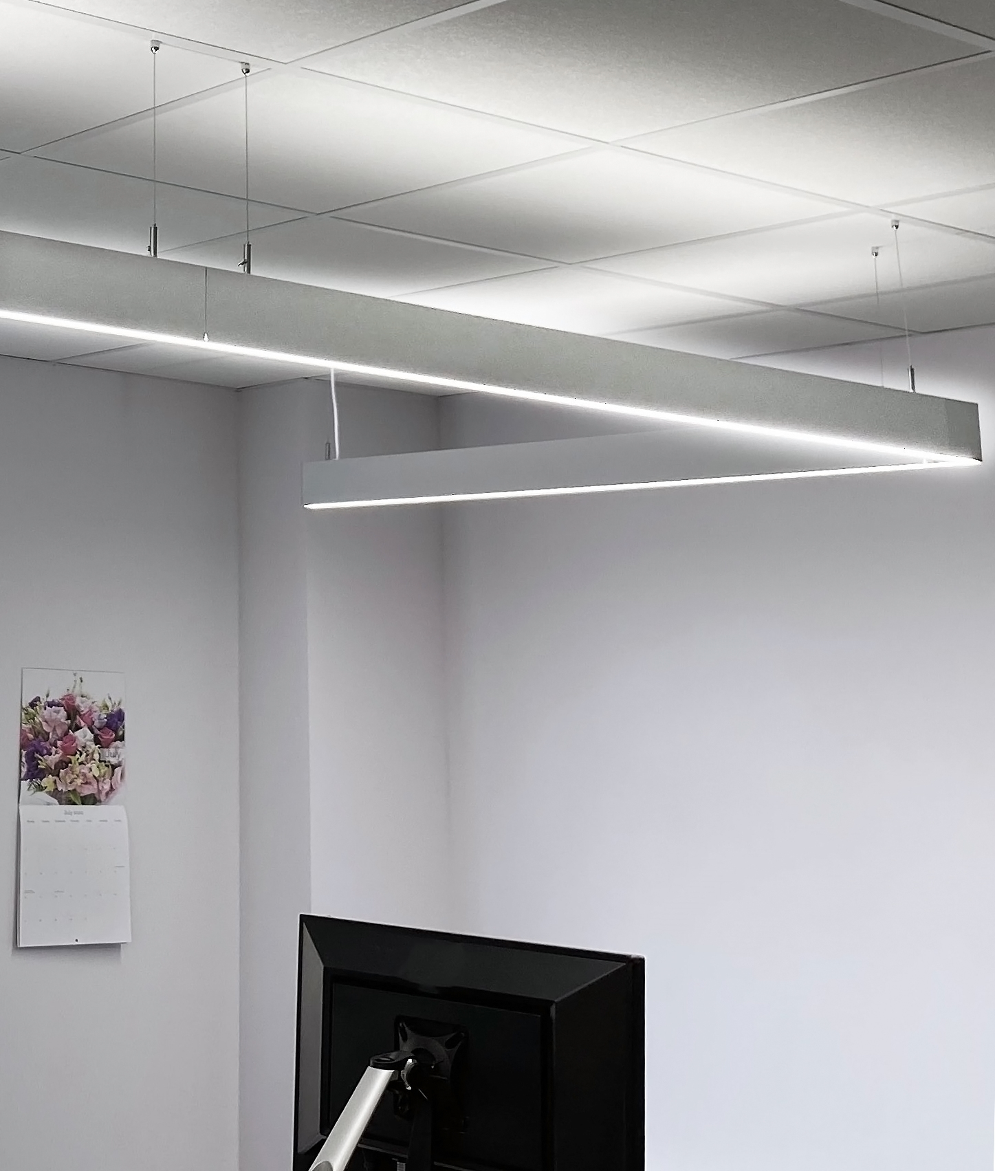 LED Suspended Light Linkable For A Continuous Profile and Down Lighting