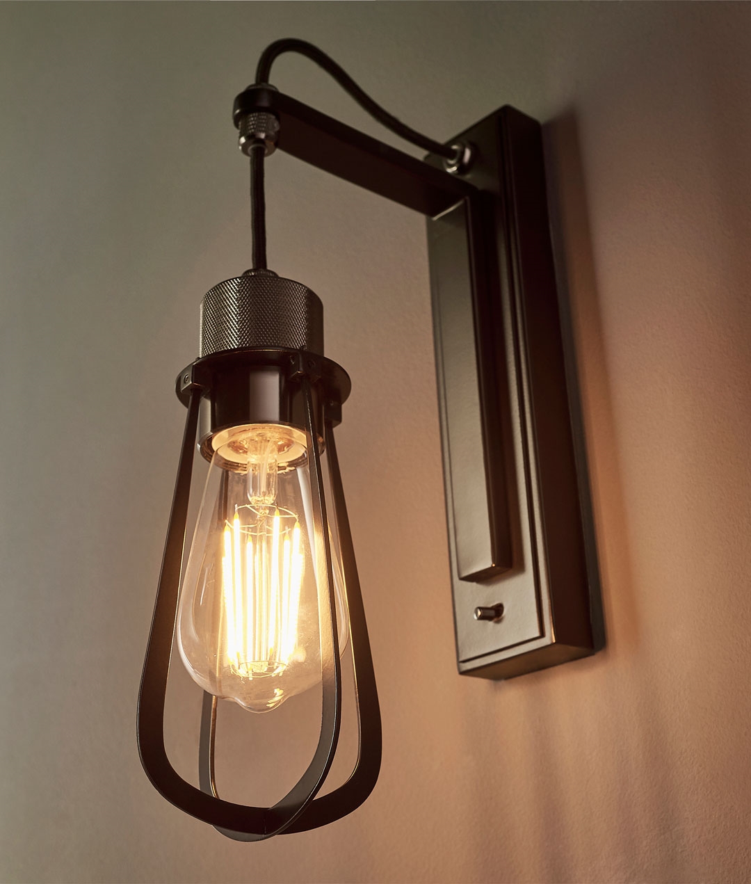 Cage wall light outlet